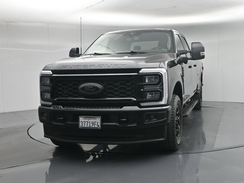 Used 2025 Ford F350 Lariat w/ Black Appearance Package AWD/4WD image 60