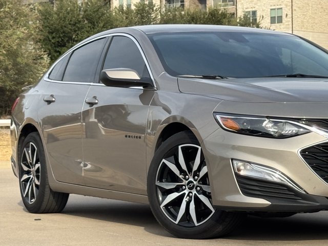 Used 2025 Chevrolet Malibu RS FWD image 3