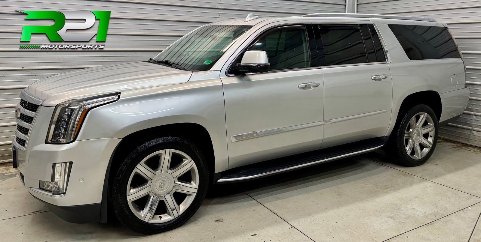 Used 2020 Cadillac Escalade ESV Luxury image 1