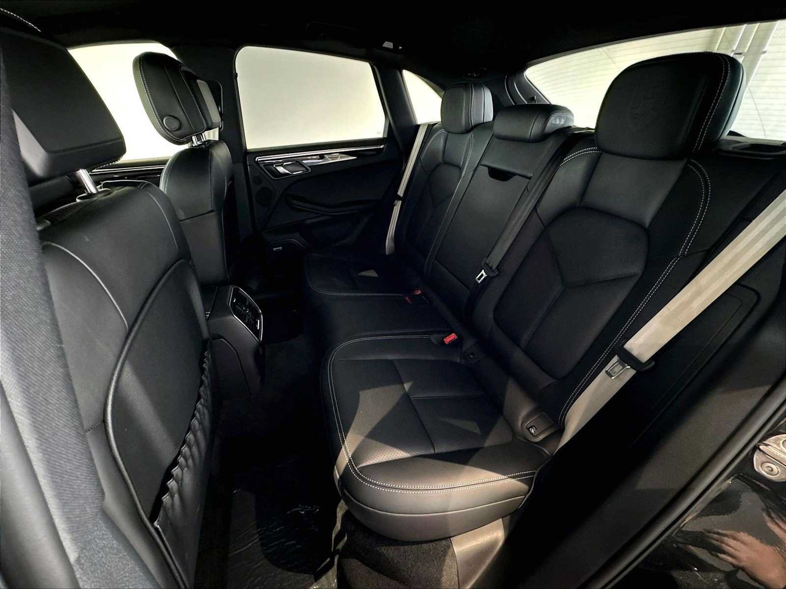Used 2026 Porsche Macan AWD/4WD image 30