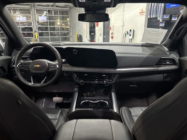 Used 2025 Chevrolet Suburban Premier image 34