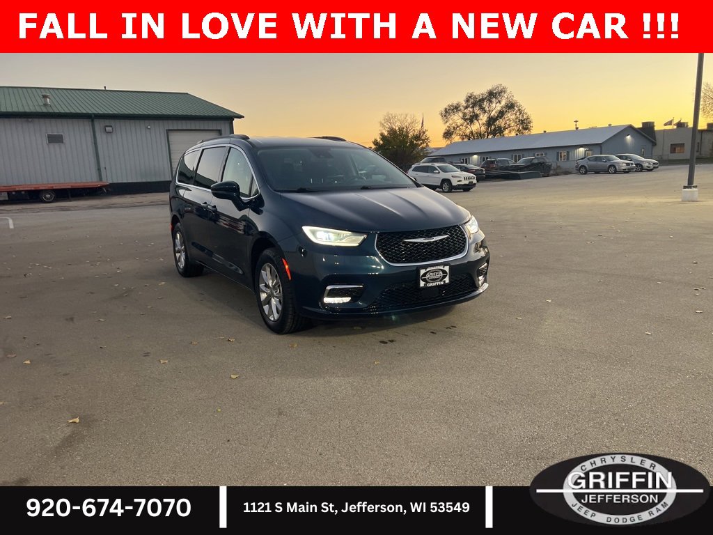 Used 2022 Chrysler Pacifica Touring-L image 6