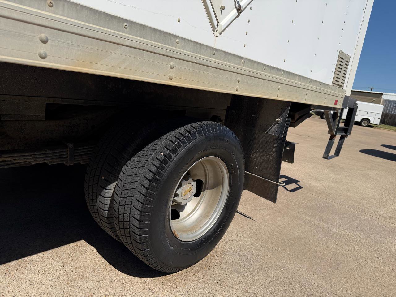 Used 2017 Chevrolet Express 3500 RWD image 13