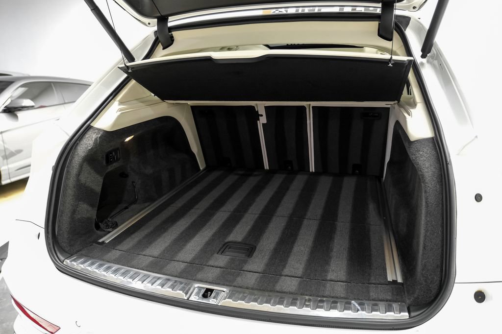 Used 2024 Bentley Bentayga AWD/4WD image 62