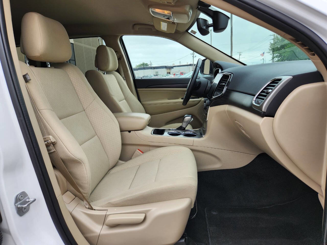 Used 2022 Jeep Grand Cherokee Laredo E image 15