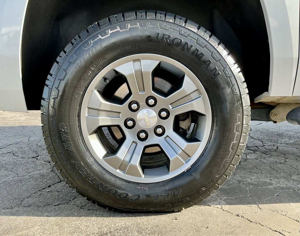 Used 2020 Chevrolet Suburban LT w/ Luxury Package image 21