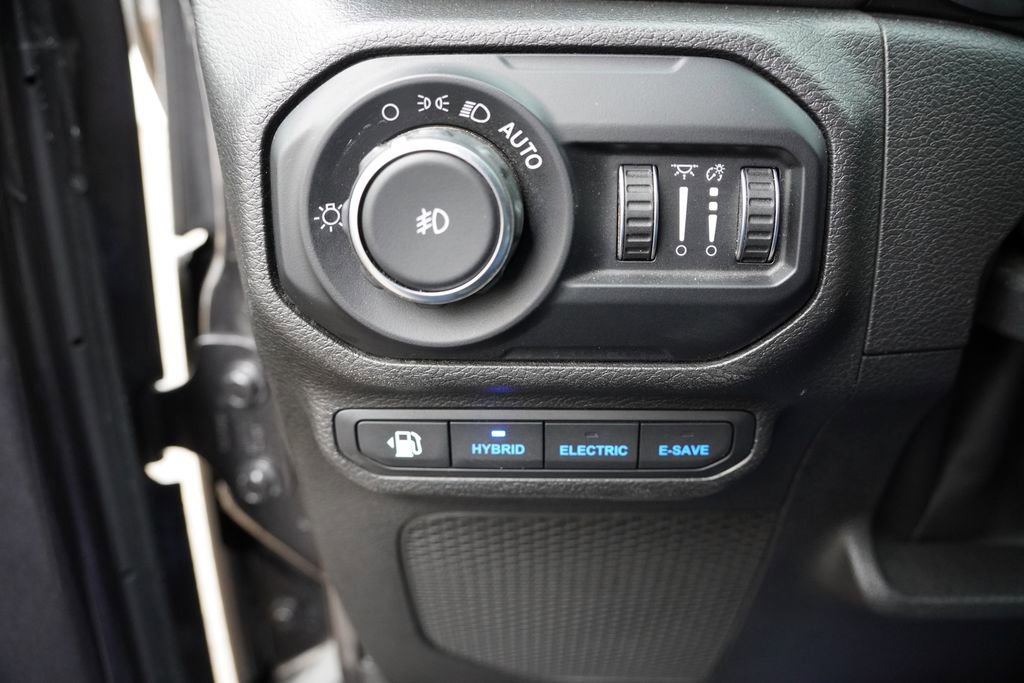 Used 2022 Jeep Wrangler Unlimited Sahara w/ Cold Weather Group AWD/4WD image 24