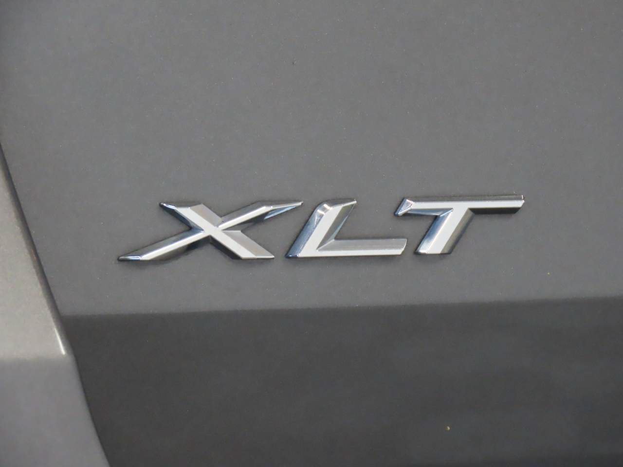 Used 2023 Ford Explorer XLT w/ Equipment Group 202A RWD image 6