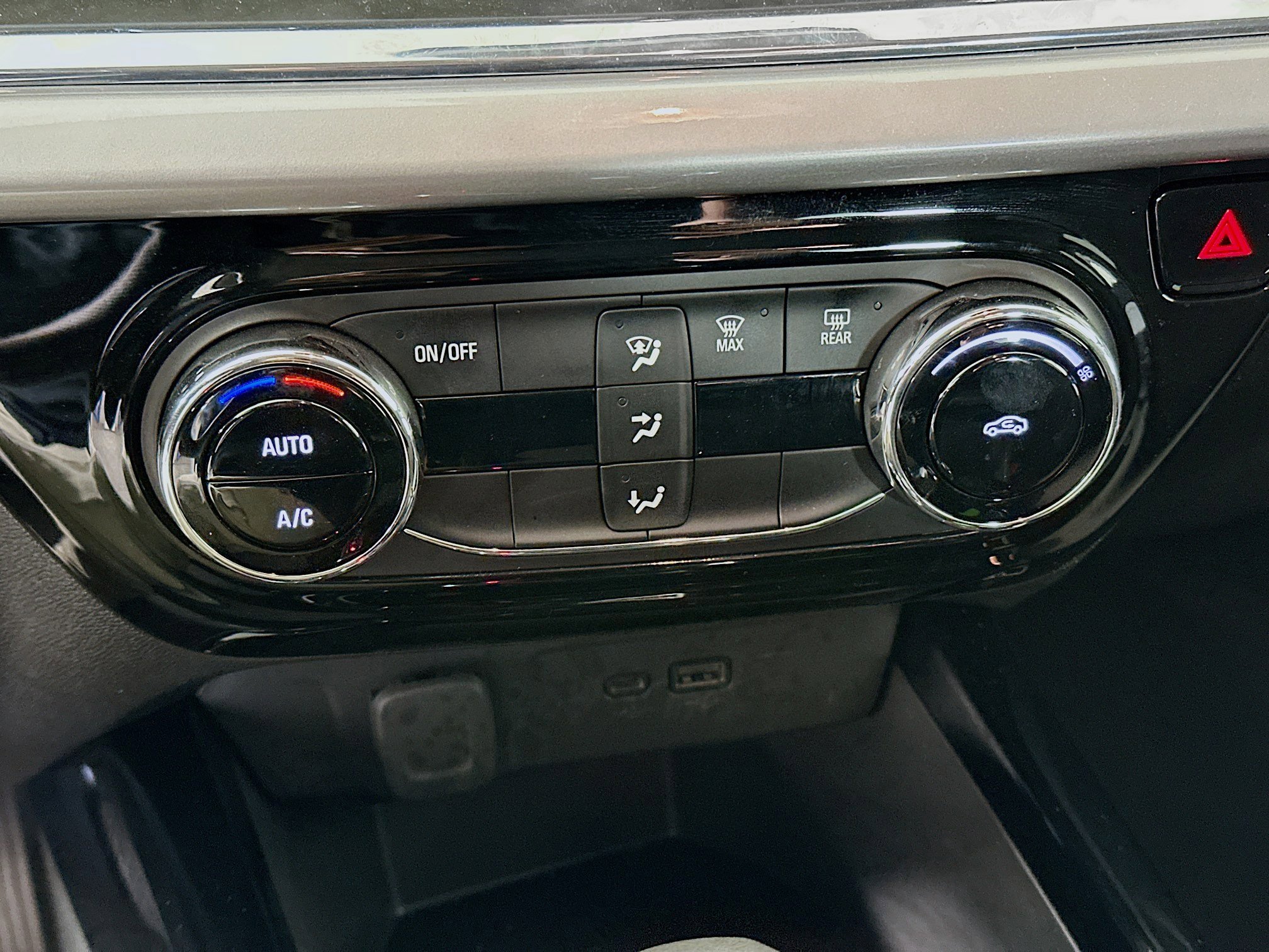 Used 2025 Chevrolet Trax LT image 22