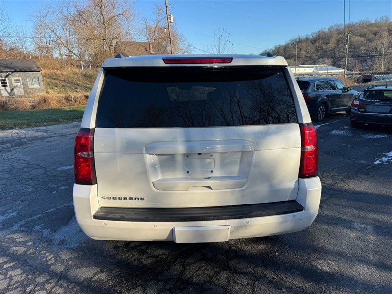 Used 2016 Chevrolet Suburban LT image 5