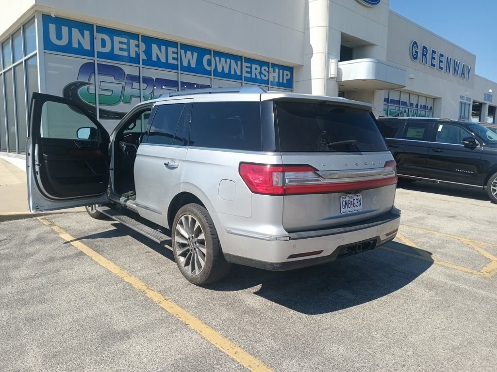Used 2019 Lincoln Navigator Select image 6