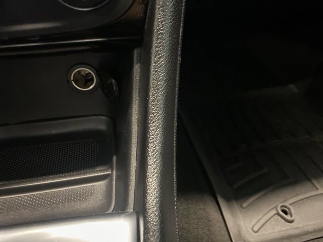 Used 2012 Chrysler 200 Touring FWD image 18