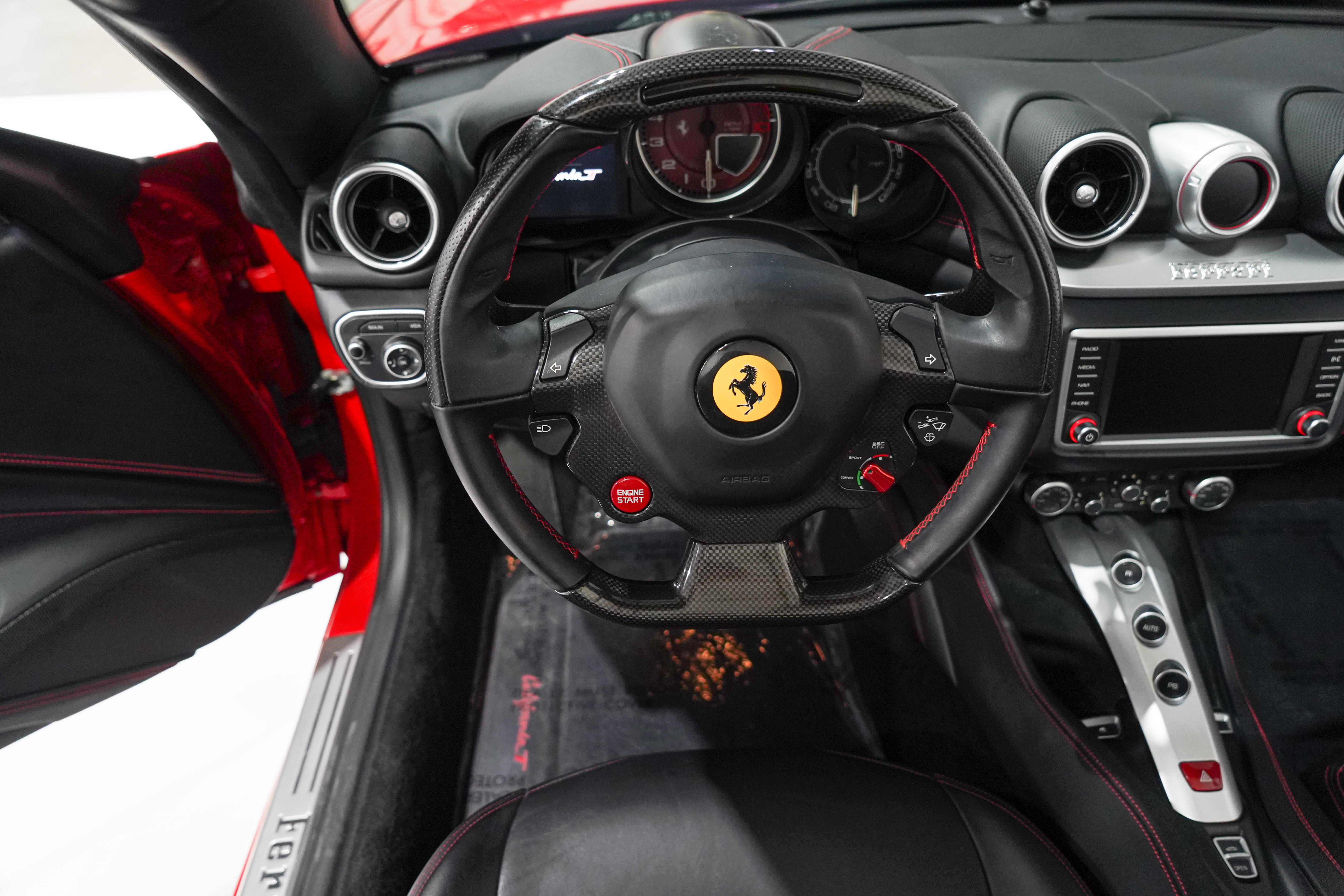 Used 2017 Ferrari California T RWD image 11