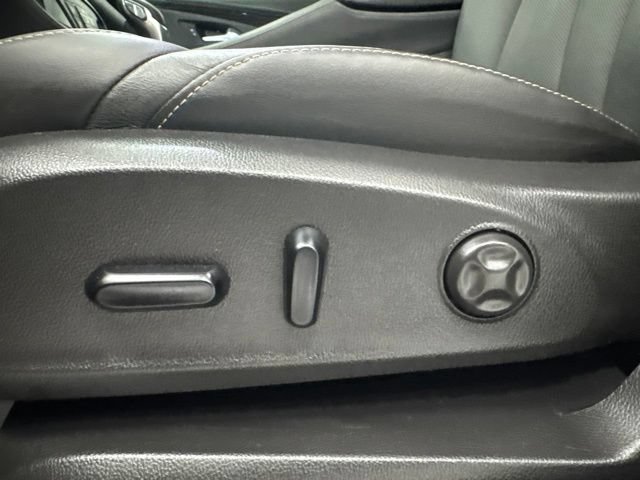 Used 2017 Buick Envision Essence FWD image 10