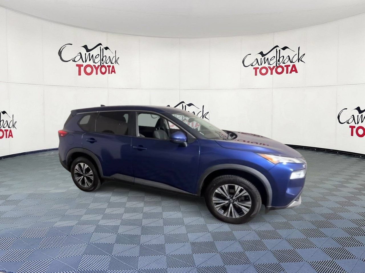 Used 2022 Nissan Rogue SV AWD/4WD image 2