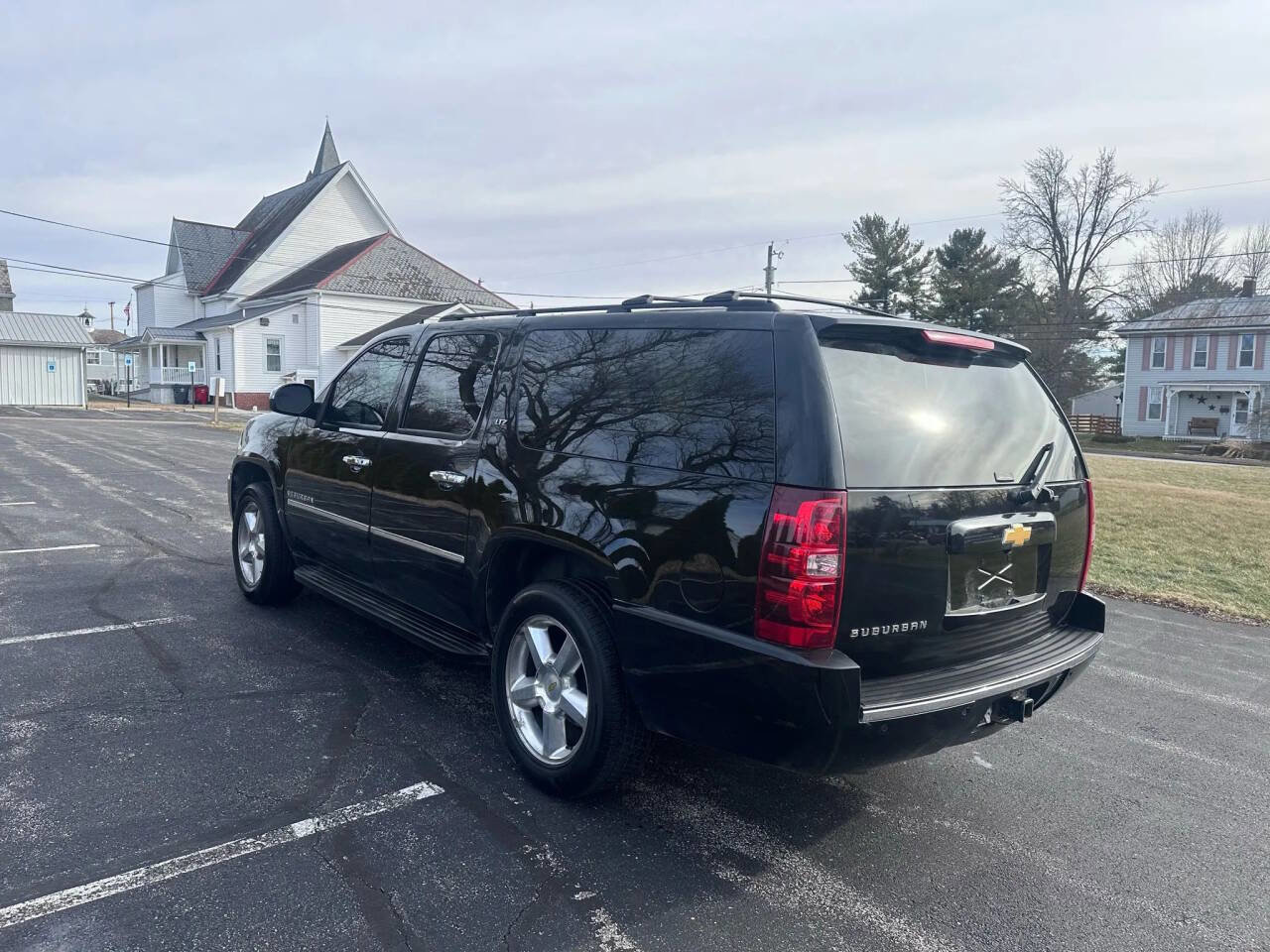 Used 2014 Chevrolet Suburban LTZ image 6
