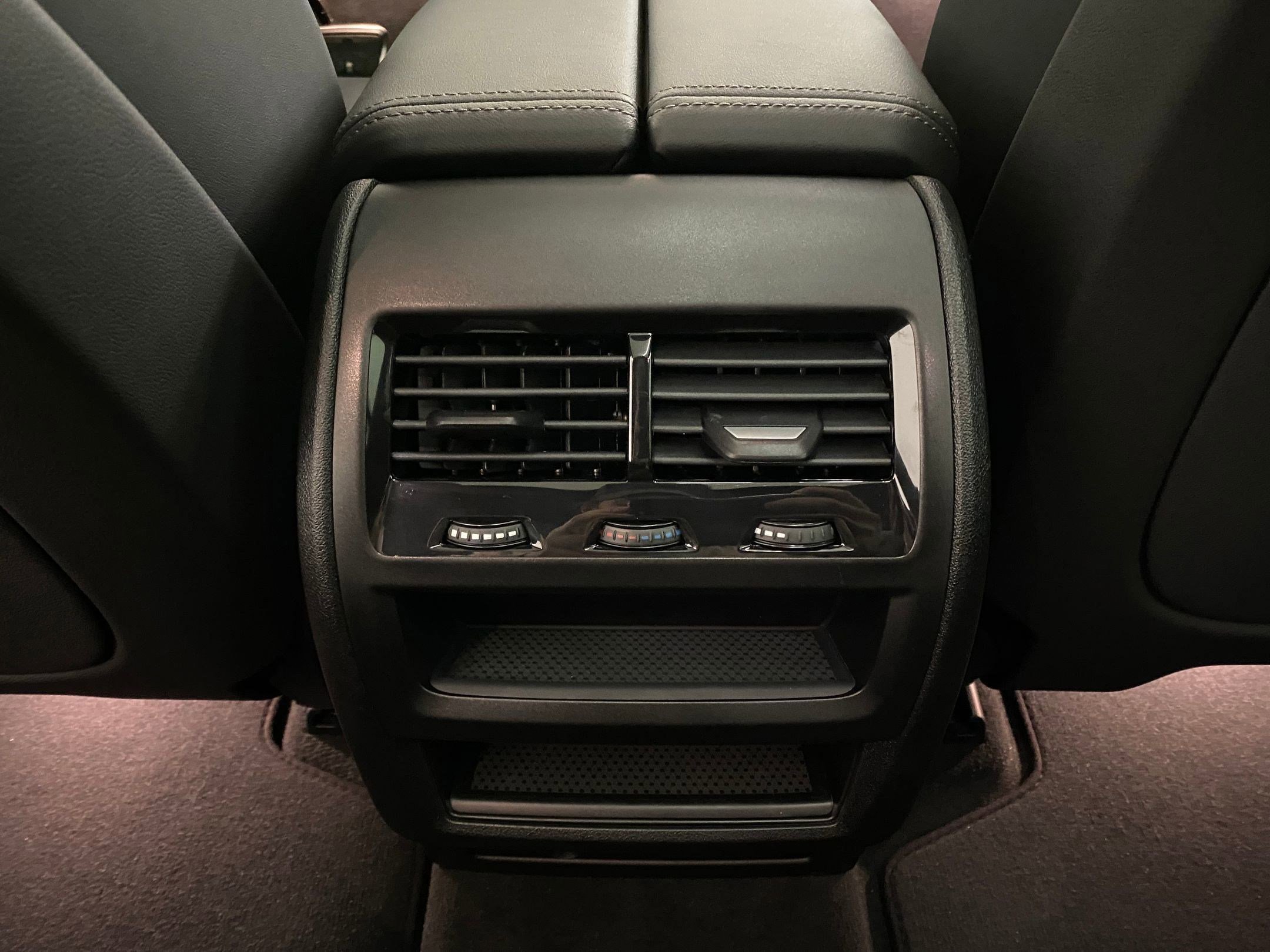 Used 2026 BMW X5 xDrive50e w/ M Sport Package image 29