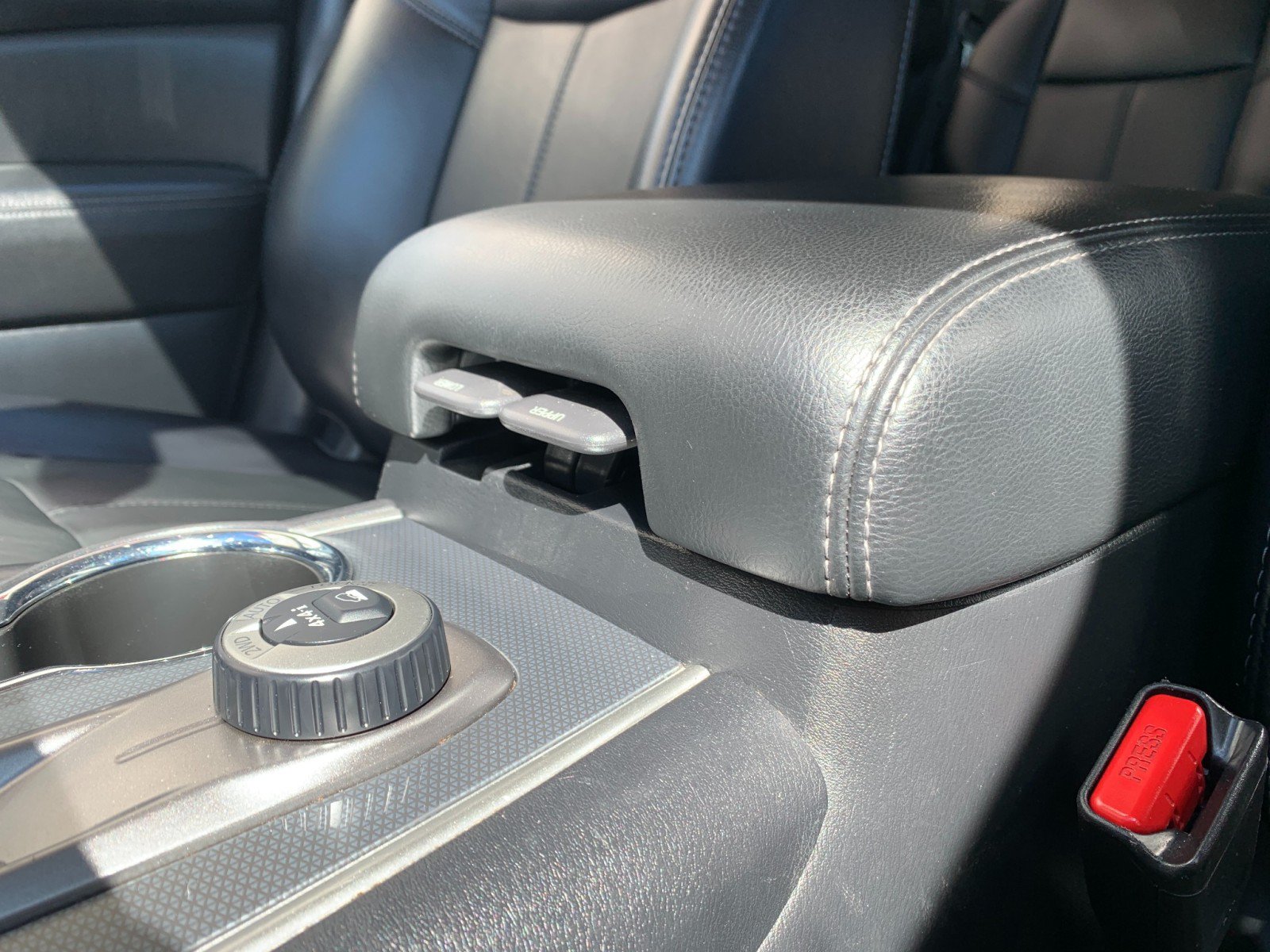 Used 2020 Nissan Pathfinder SL AWD/4WD image 22