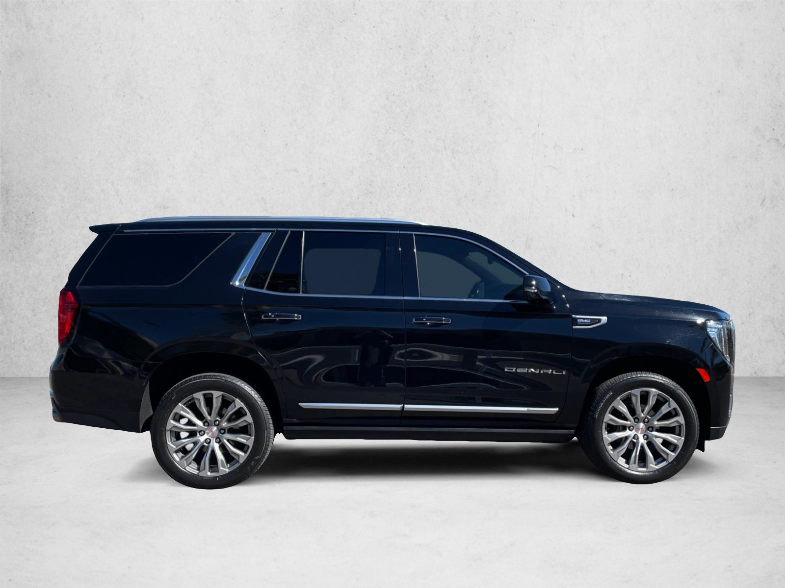 Used 2021 GMC Yukon Denali w/ Denali Premium Package AWD/4WD image 4