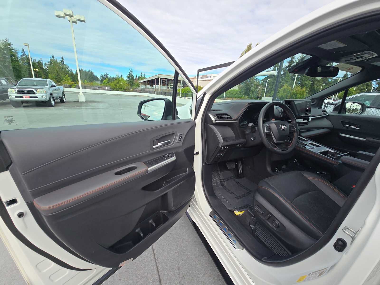 Used 2024 Toyota Sienna XSE w/ XSE Premium Package AWD/4WD image 20