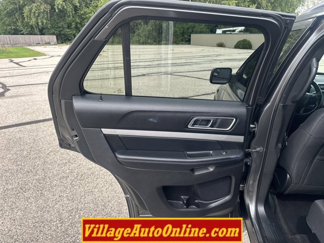 Used 2016 Ford Explorer XLT w/ Equipment Group 201A AWD/4WD image 30