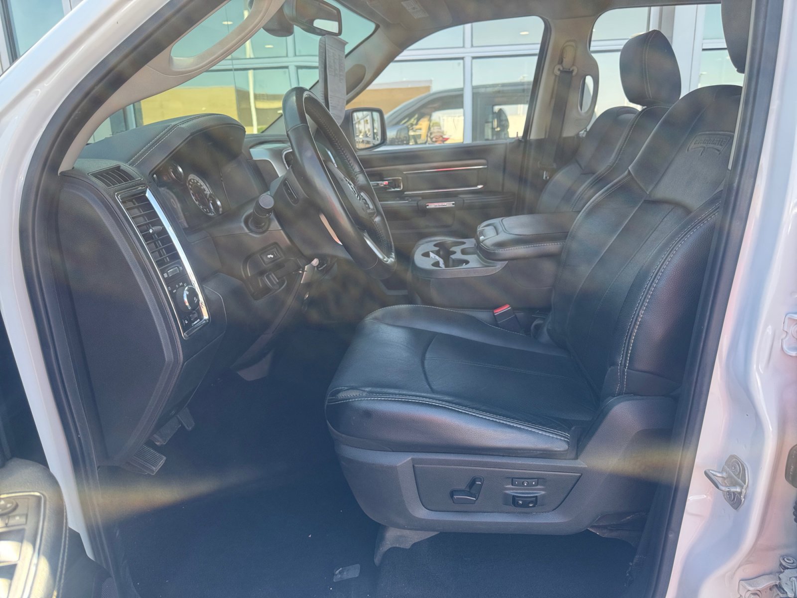 Used 2018 RAM 1500 Laramie AWD/4WD image 14