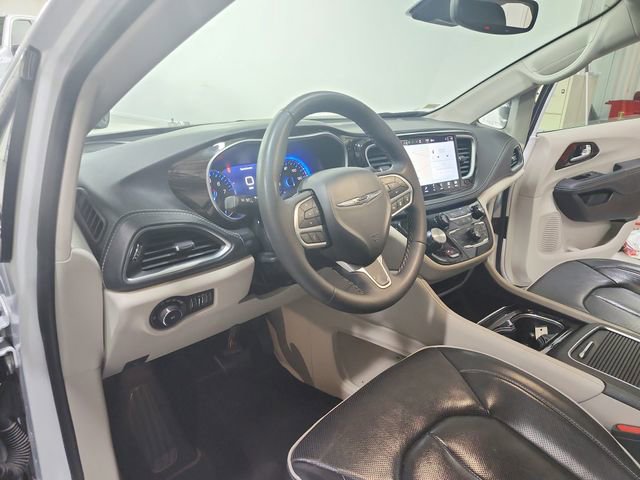 Used 2024 Chrysler Pacifica Limited image 18