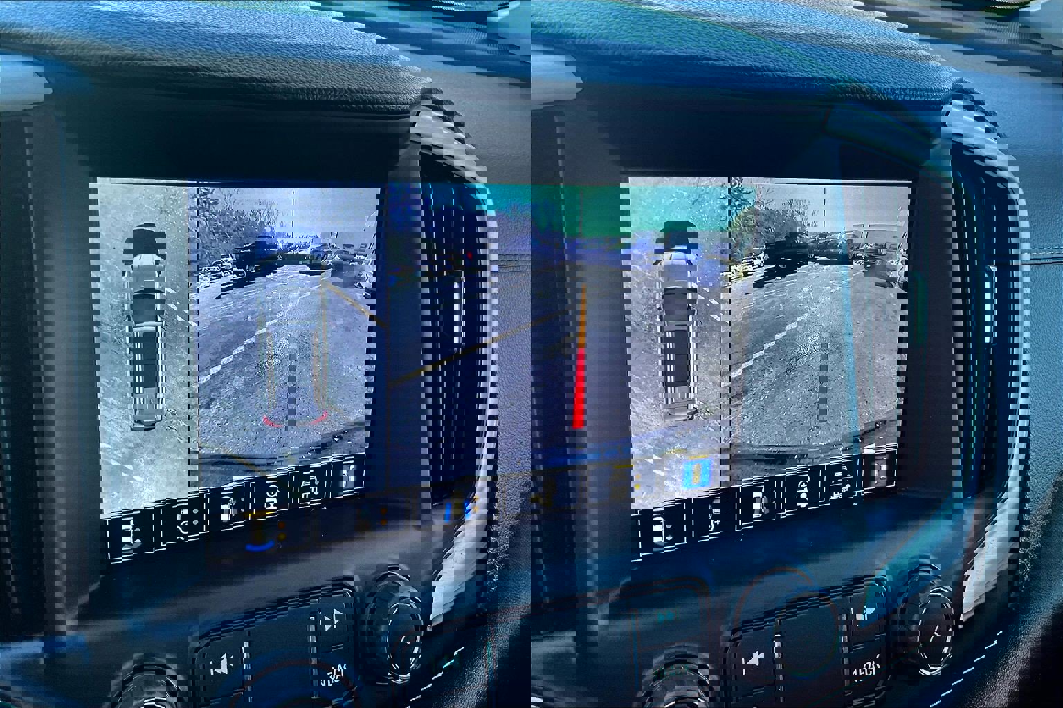 Used 2024 GMC Terrain SLT w/ Infotainment Package II image 9