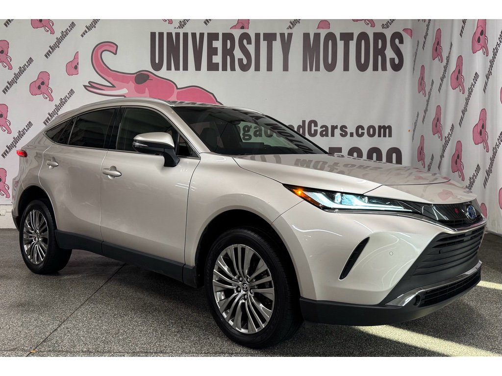Used 2022 Toyota Venza XLE image 3