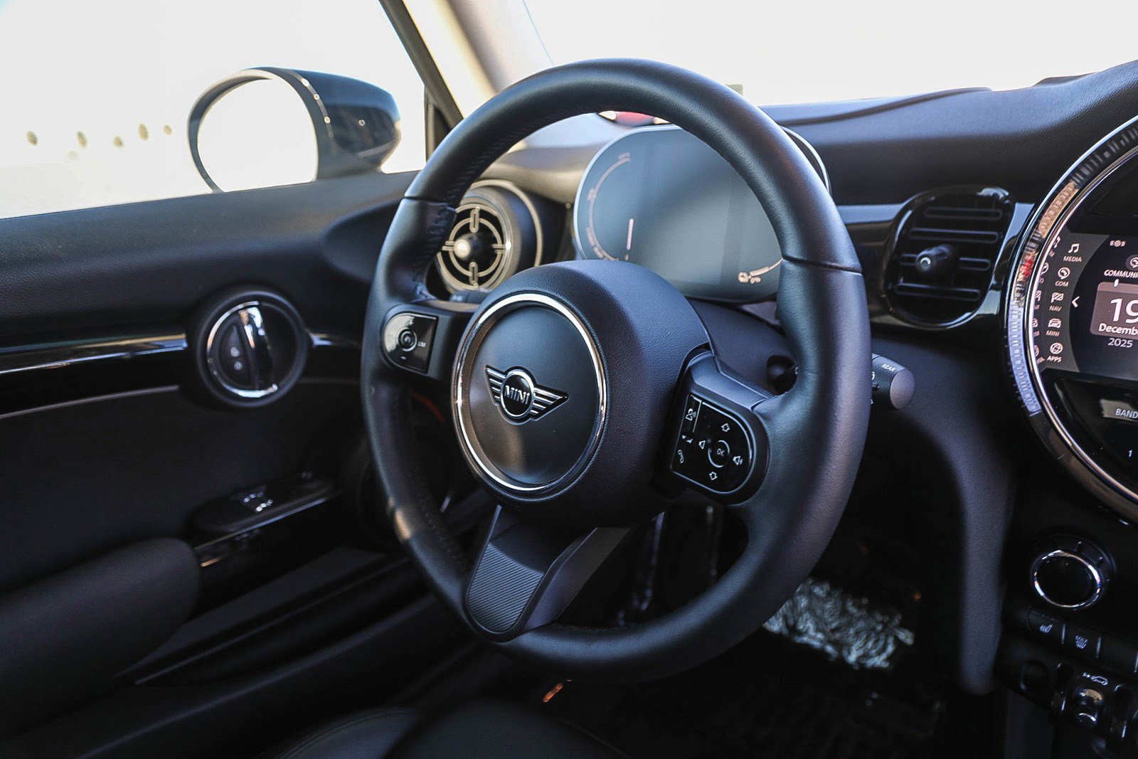 Used 2022 MINI Cooper SE image 16