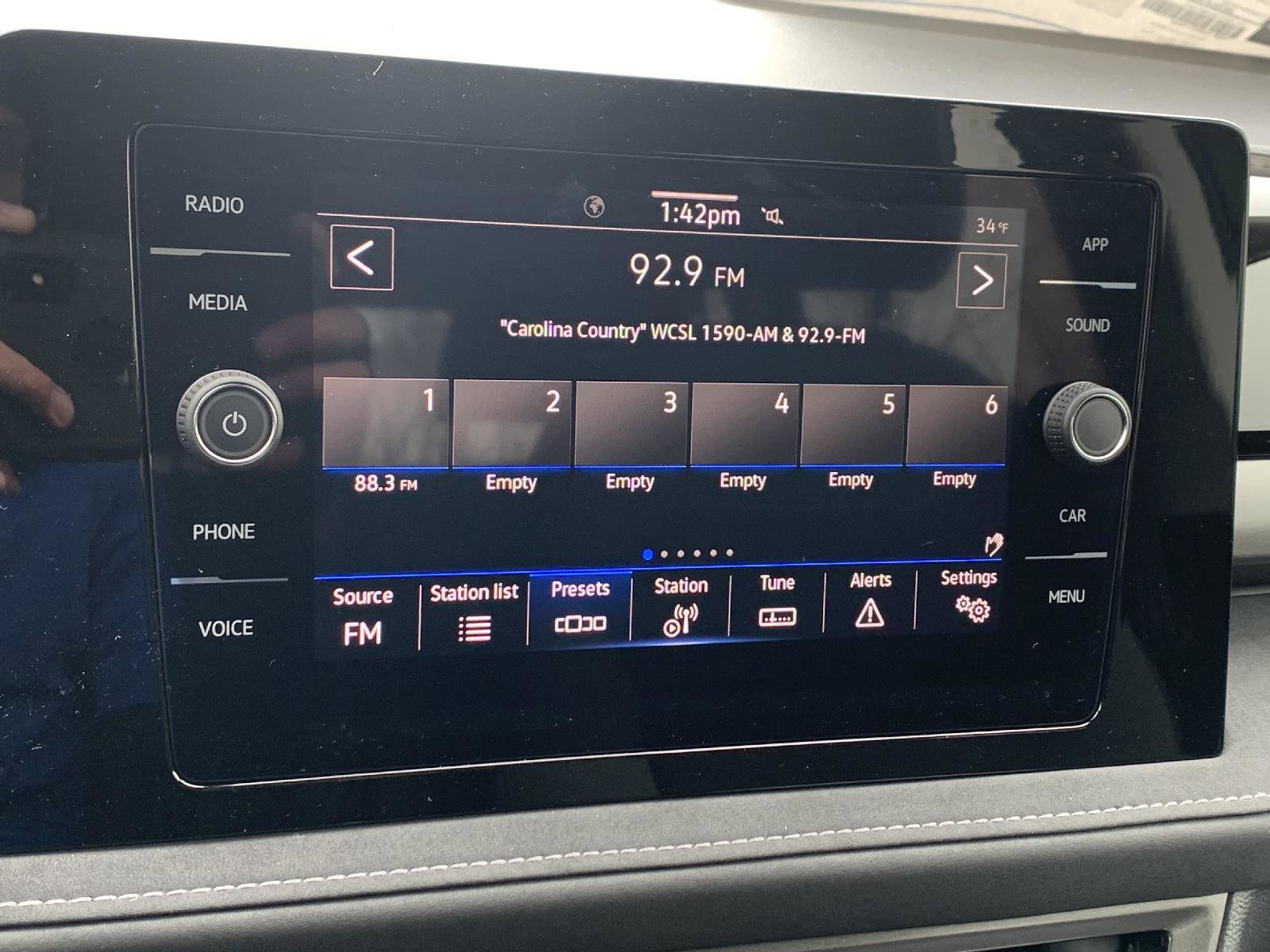 Used 2025 Volkswagen Taos SE w/ Taos Adventure Package (SXB) image 34