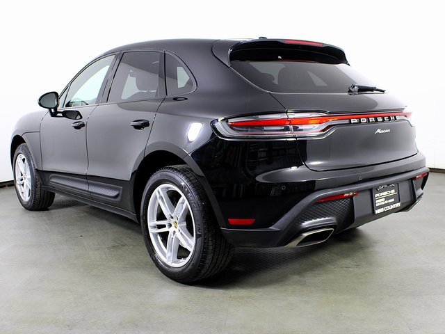 Certified 2023 Porsche Macan image 3