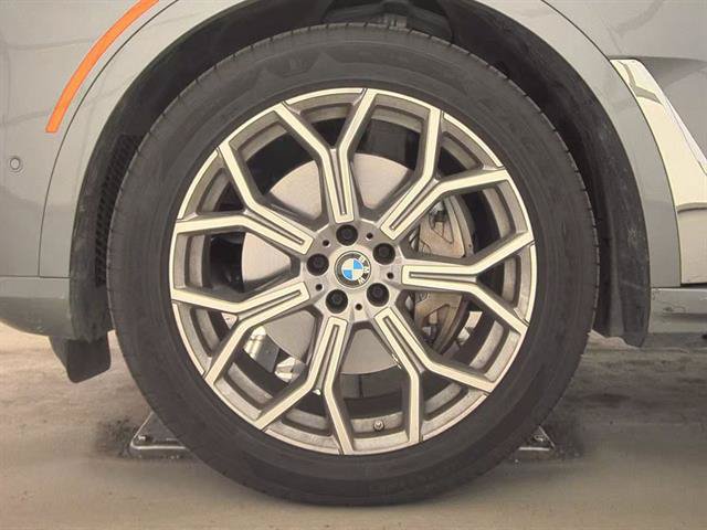 Used 2025 BMW X7 xDrive40i w/ Premium Package AWD/4WD image 7