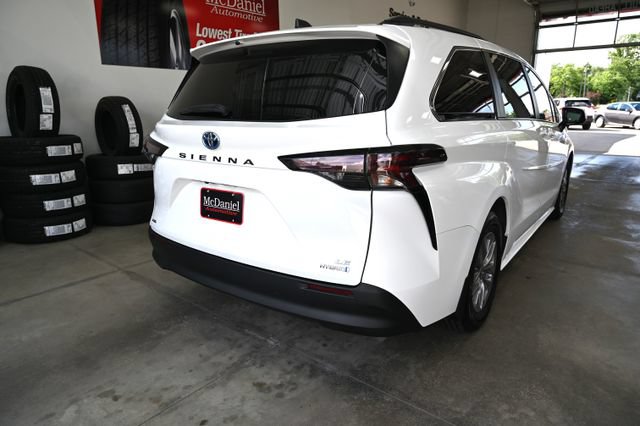 Used 2023 Toyota Sienna LE AWD/4WD image 6