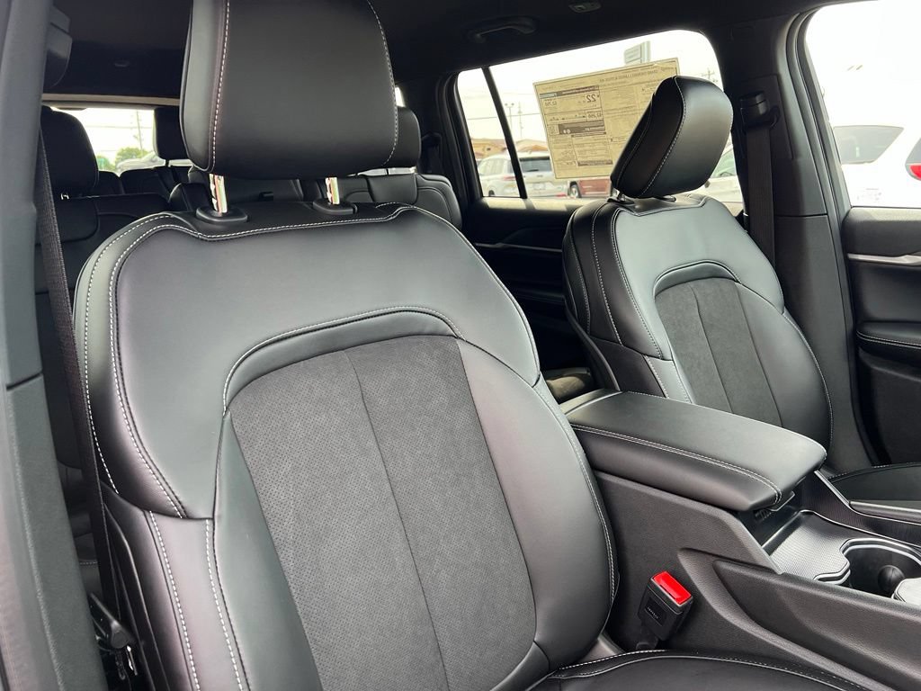 New 2026 Jeep Grand Cherokee L 4WD image 10