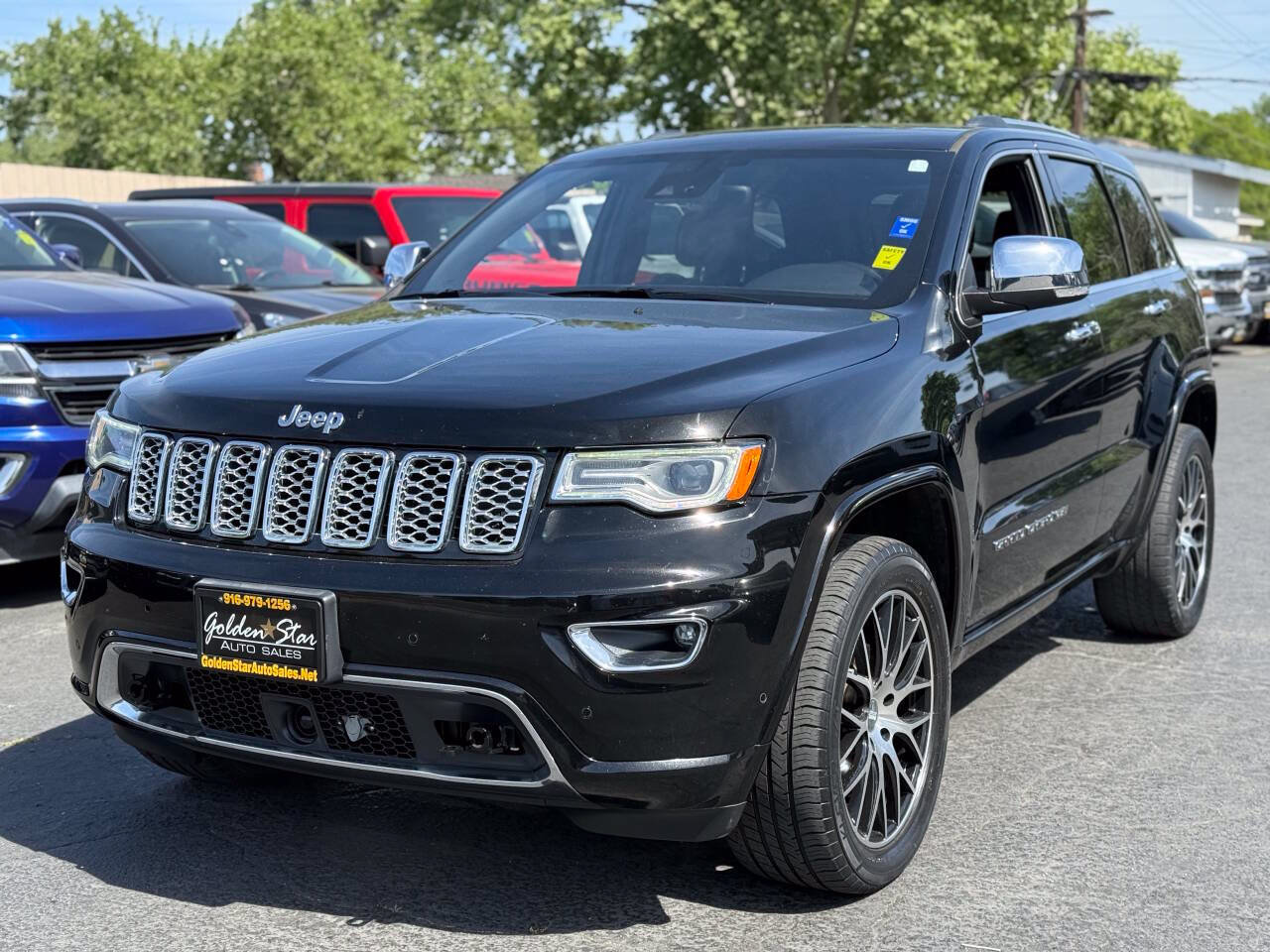 Used 2017 Jeep Grand Cherokee Overland w/ Jeep Active Safety Group AWD/4WD image 4