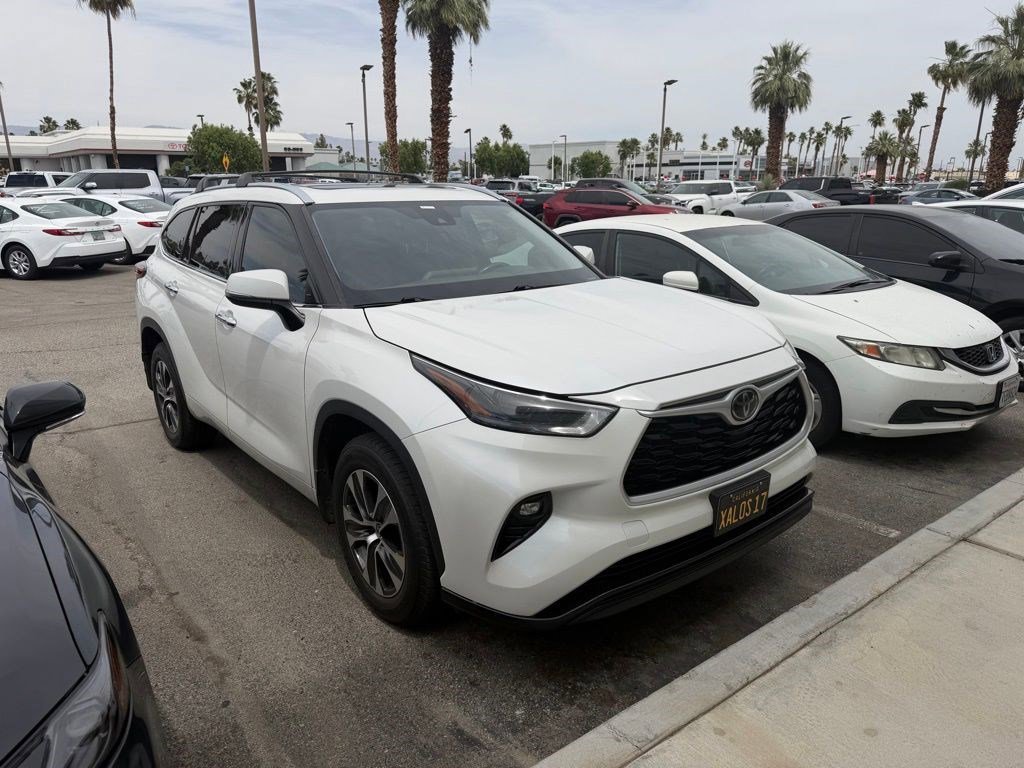 Used 2021 Toyota Highlander XLE FWD image 4