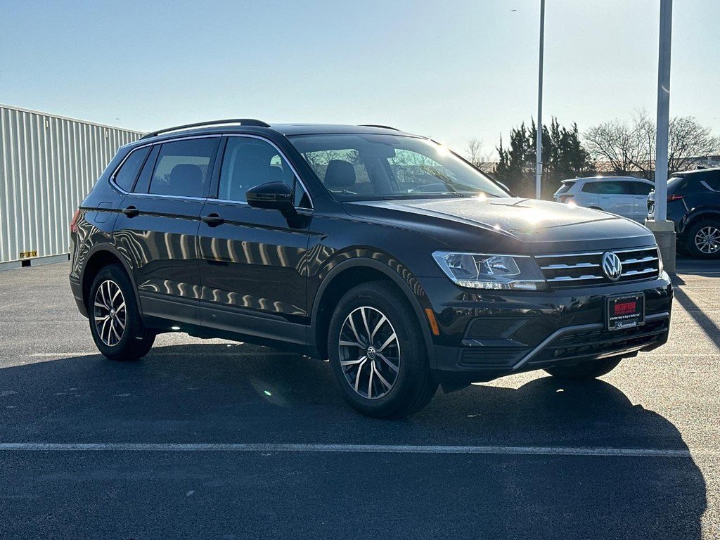 Used 2019 Volkswagen Tiguan SE w/ Panoramic Sunroof Package image 3
