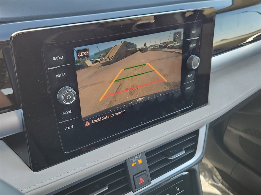 Used 2025 Volkswagen Taos SE image 12