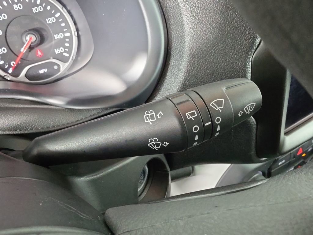 Used 2023 Jeep Renegade Latitude AWD/4WD image 16