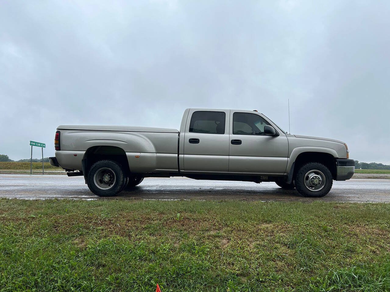 Used 2004 Chevrolet Silverado 3500 4x4 Crew Cab w/ Heavy-Duty Power Package image 8