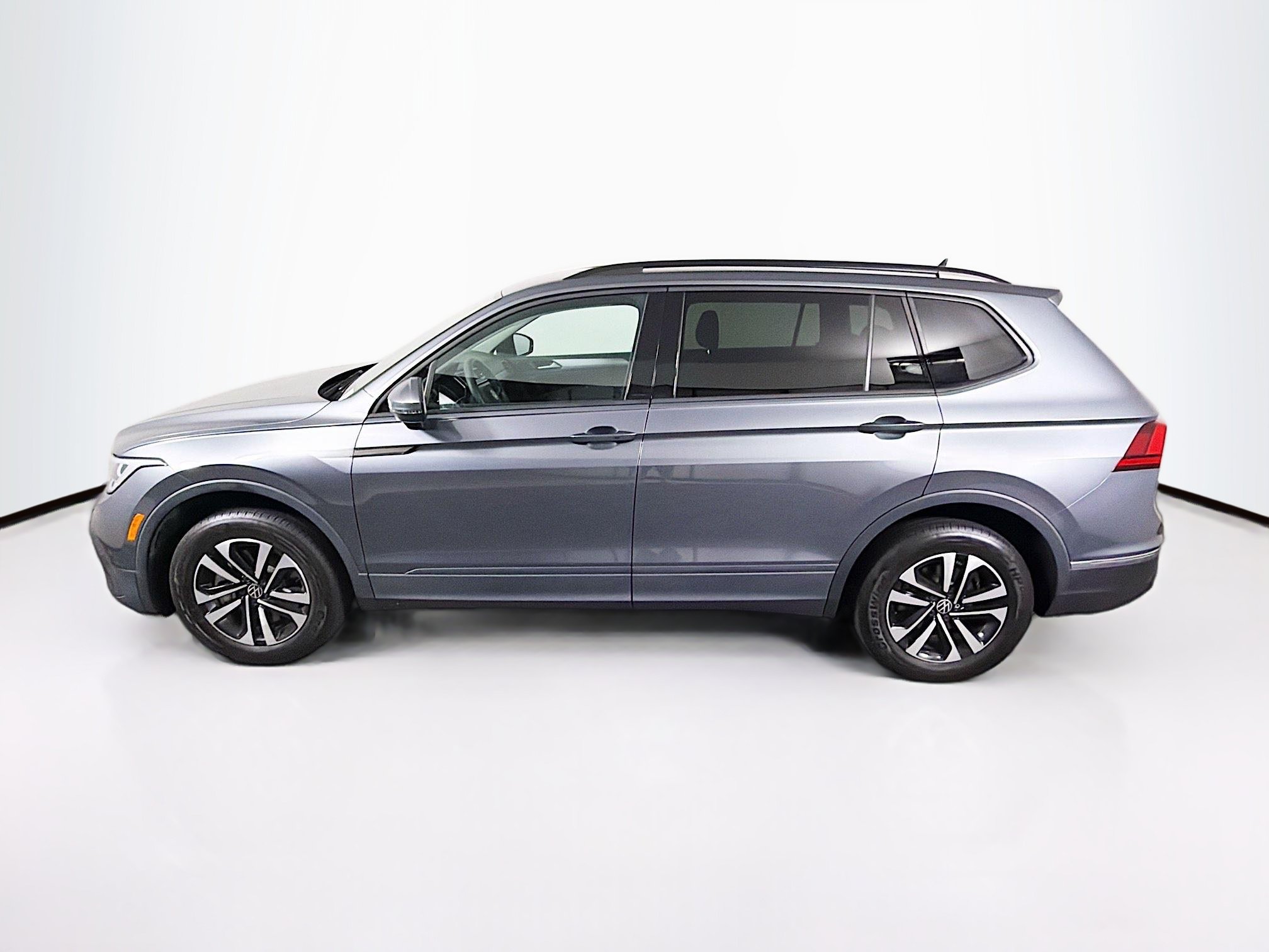 Used 2022 Volkswagen Tiguan S FWD image 4