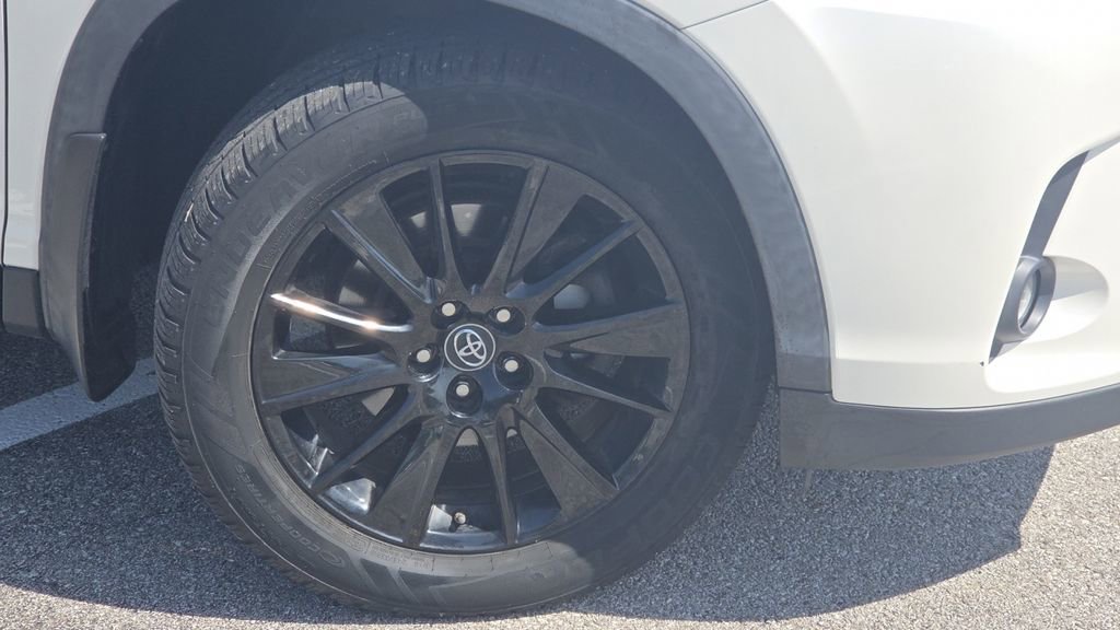 Used 2019 Toyota Highlander SE AWD/4WD image 10