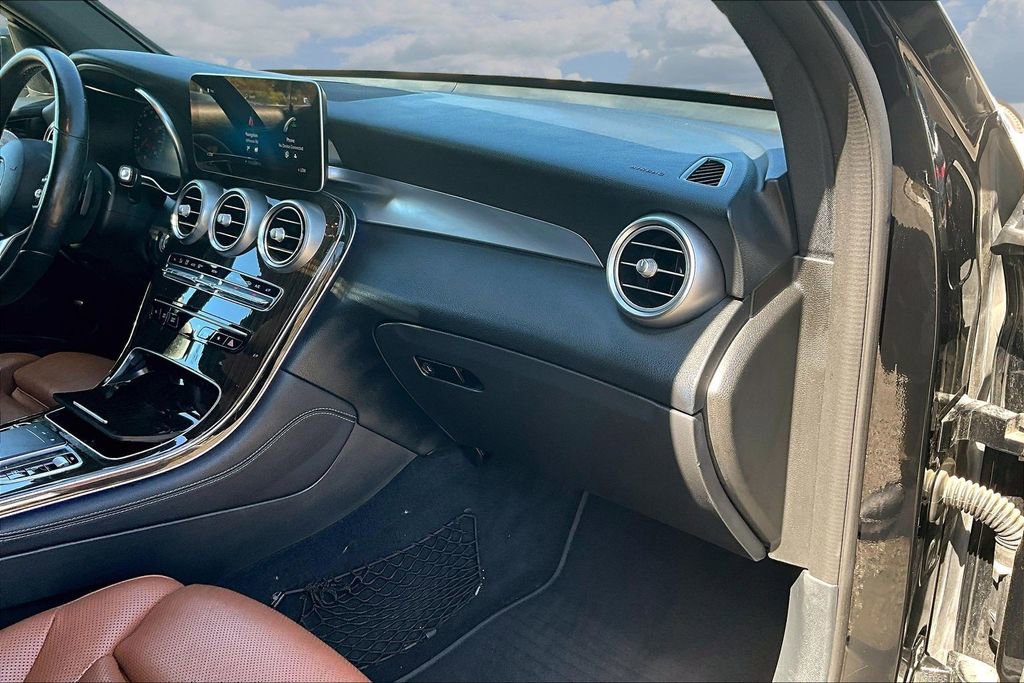 Used 2020 Mercedes-Benz GLC 300 4MATIC Coupe image 25