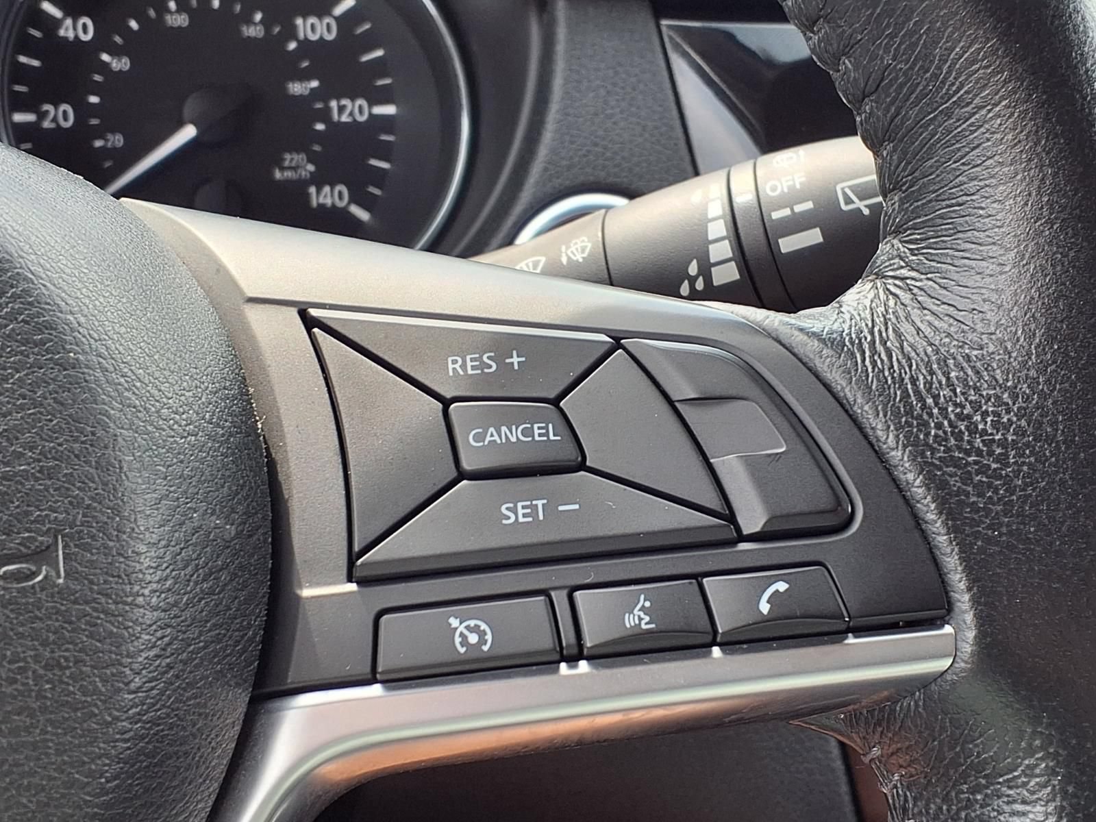 Used 2018 Nissan Rogue SV AWD/4WD image 27