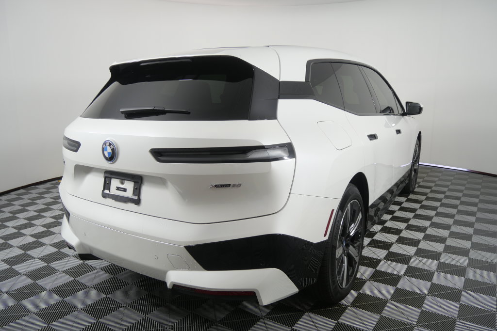 Certified 2024 BMW iX xDrive50 w/ Premium Package AWD/4WD image 4