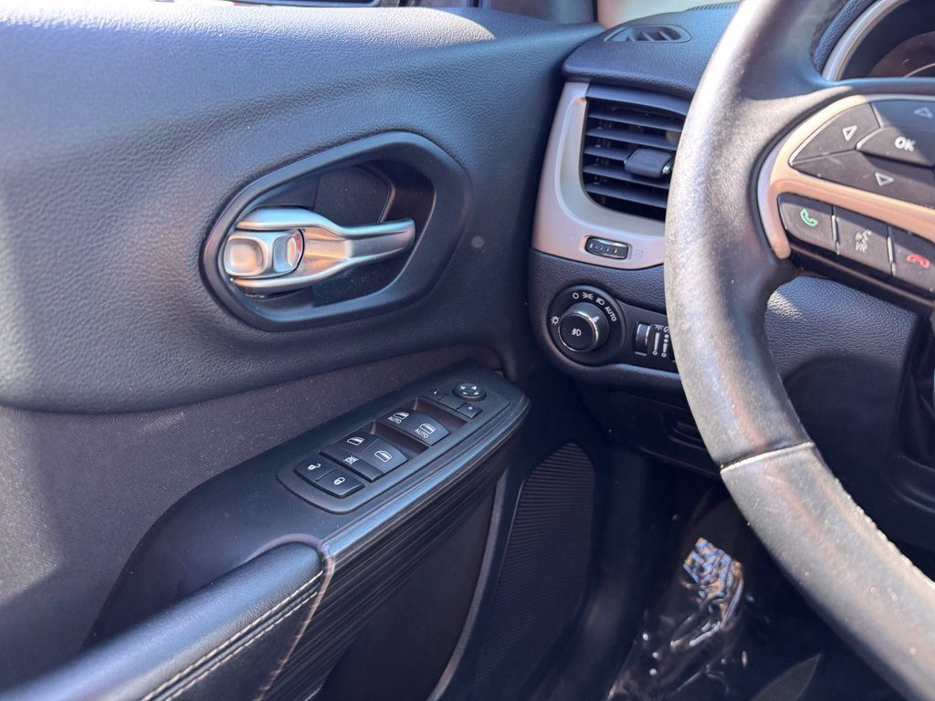 Used 2014 Jeep Cherokee Latitude w/ Comfort/Convenience Group AWD/4WD image 31