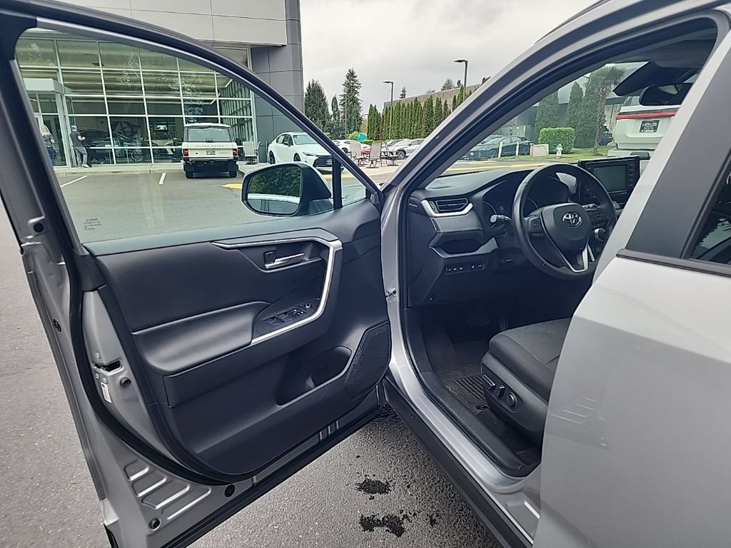 Used 2021 Toyota RAV4 XLE w/ Convenience Package AWD/4WD image 10