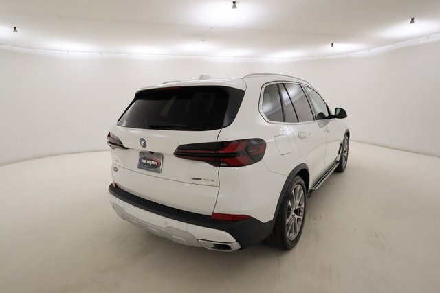 Used 2024 BMW X5 xDrive50e image 3