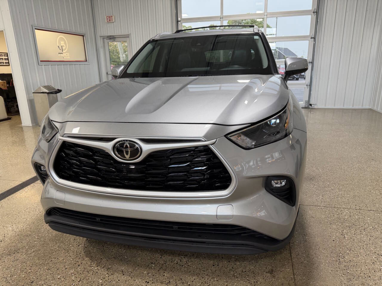 Used 2023 Toyota Highlander XLE image 46